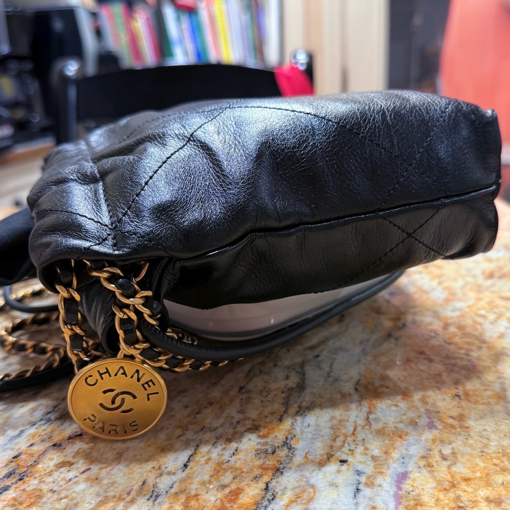23S Shiny Black Calfskin Quilted Mini Chanel 22 Pearl Bag Aged Gold Hardware - Picture 5 of 7